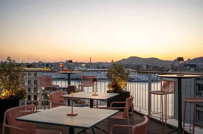 801 Rooftop Bar: Πειραιώτικο fine drinking με θέα το λιμάνι 2