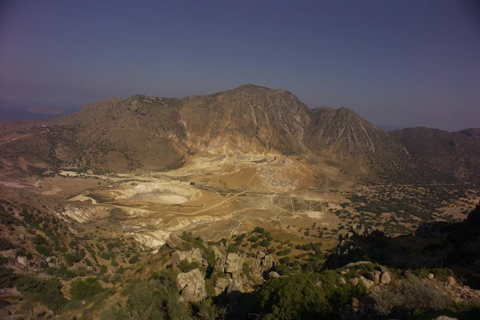 νίσυρος