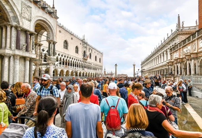 venice tourist