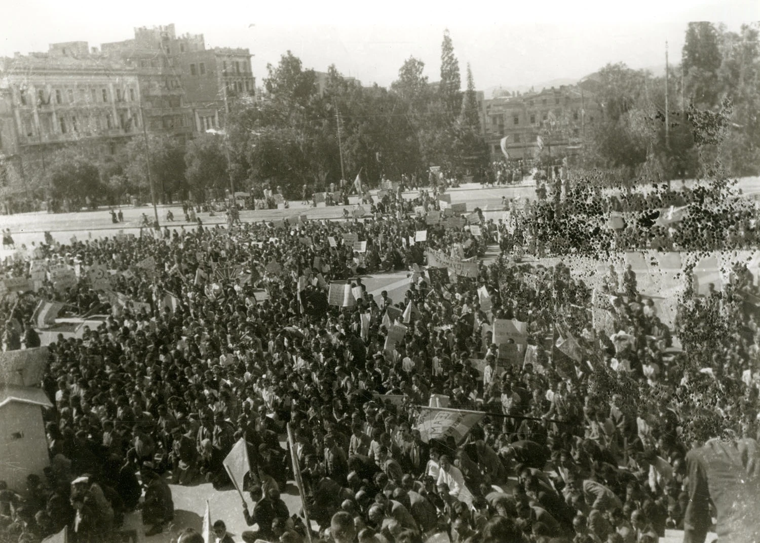1974 &amp; 1944: Η Αθήνα γιορτάζει την ελευθερία της