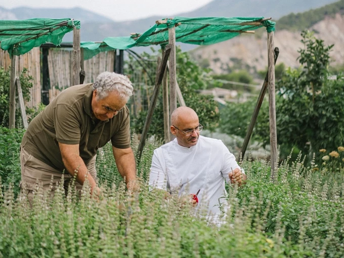 Soil στο Αλεποχώρι: Ο Τάσος Μαντής και ο μαστρο-Μπάμπης