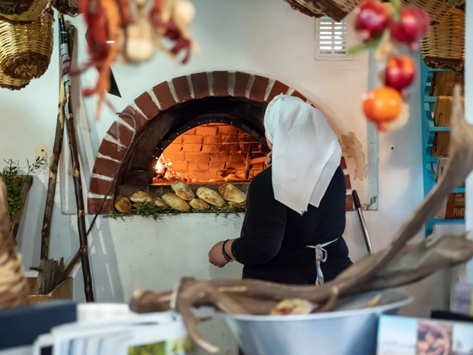 Ο ξυλόφουρνος της ταβέρνας Παράγκα στη Ρόδο