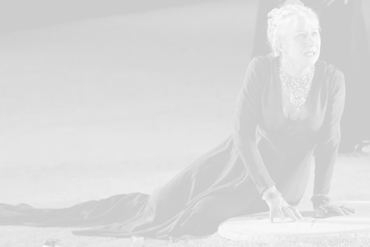 Η Helen Mirren ως Φαίδρα στην παράσταση της «Φαίδρας» του Ρακίνα στην Επίδαυρο σε σκηνοθεσία Nicholas Hytner (Εθνικό Θέατρο Μεγάλης Βρετανίας, 2009)