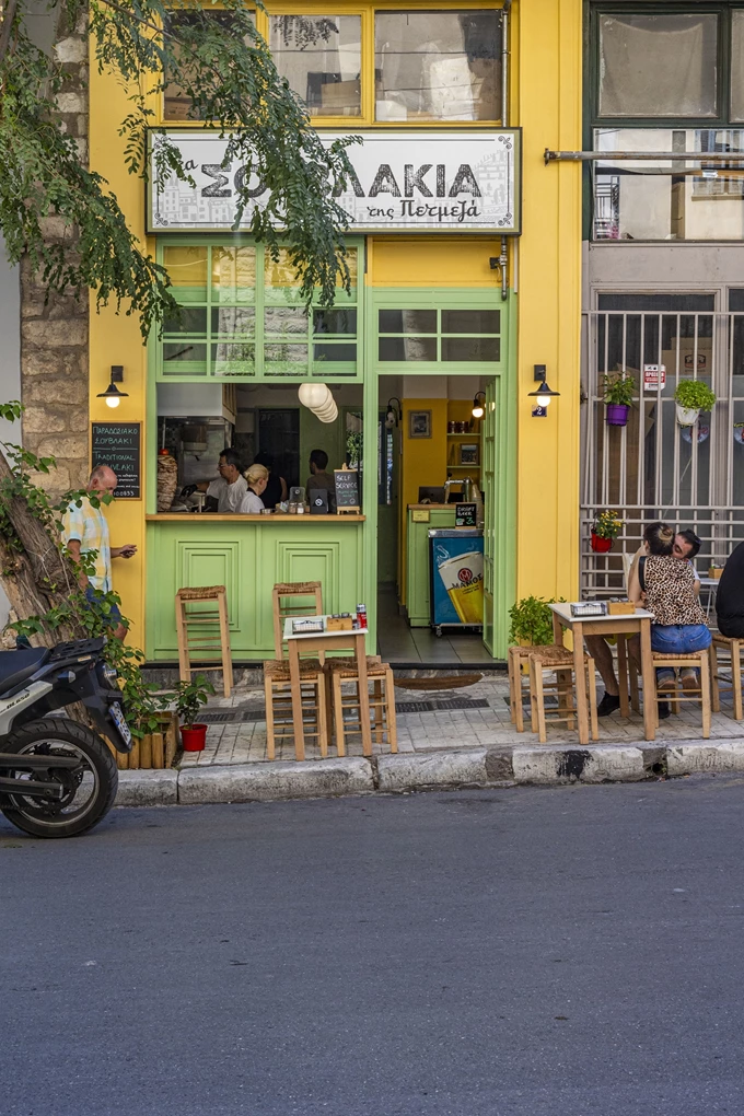 Το σουβλατζίδικο Σουβλάκι της Πετμεζά στο Κουκάκι 3