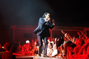 Nick Cave solo: Πώς αναδείχτηκε στην πιο συζητημένη συναυλία του καλοκαιριού; - εικόνα 3