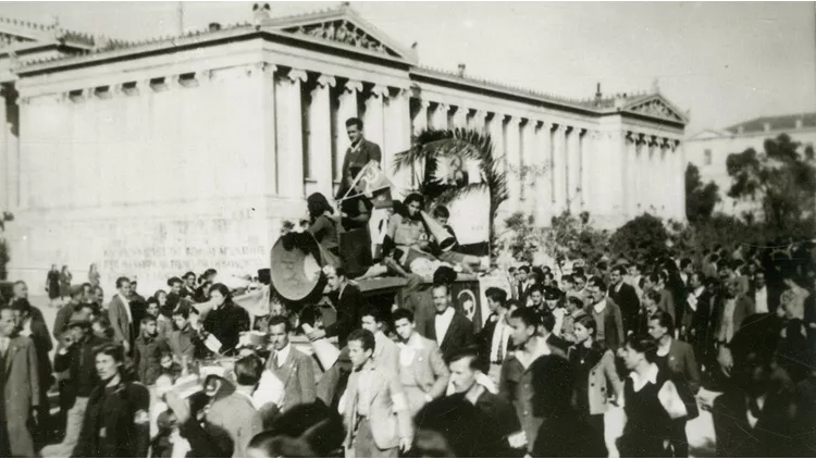 1974 & 1944: Η Αθήνα γιορτάζει την ελευθερία της