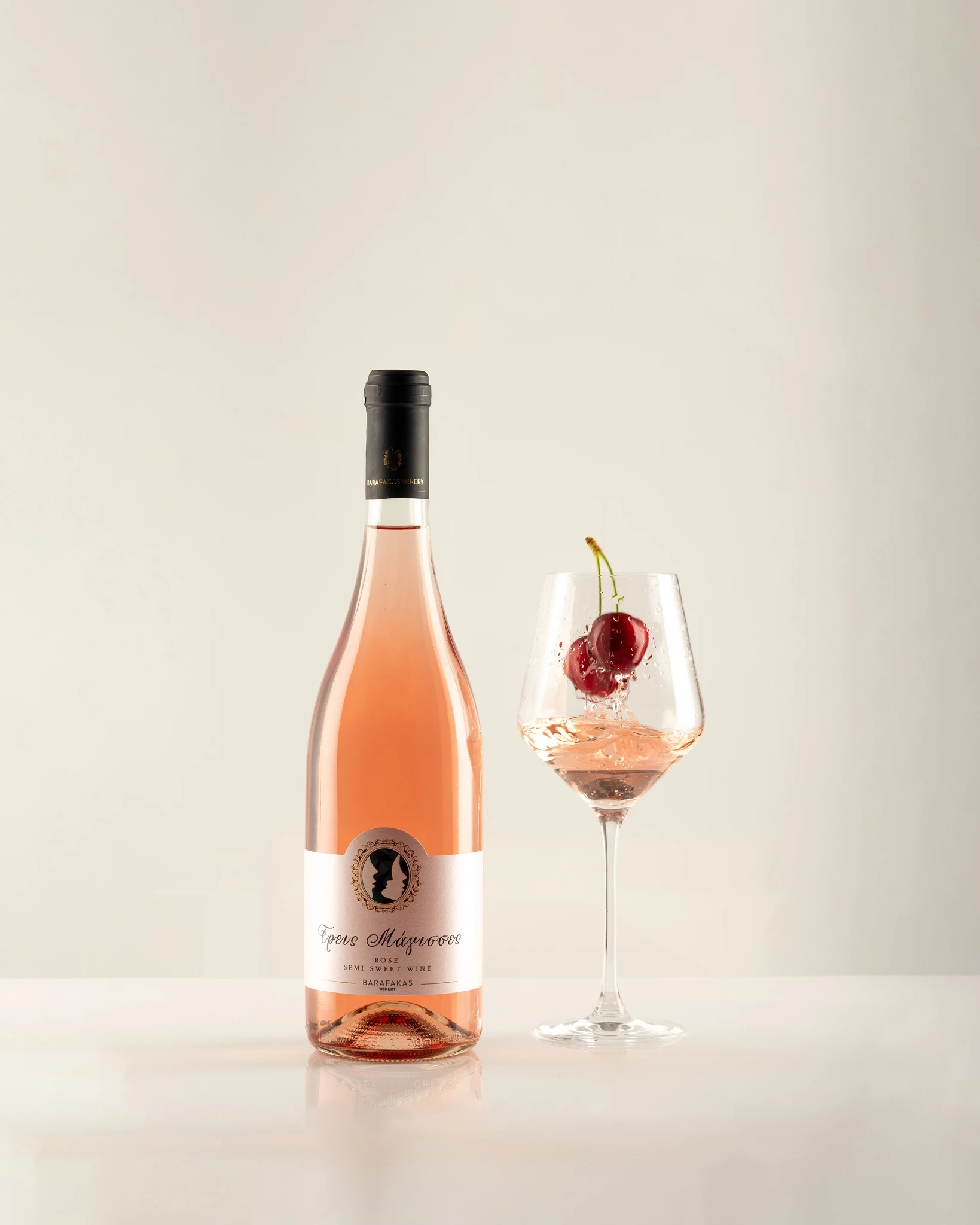 Το cool ροζέ κρασί του θέρους με τρεις ποικιλίες "μάγισσες"