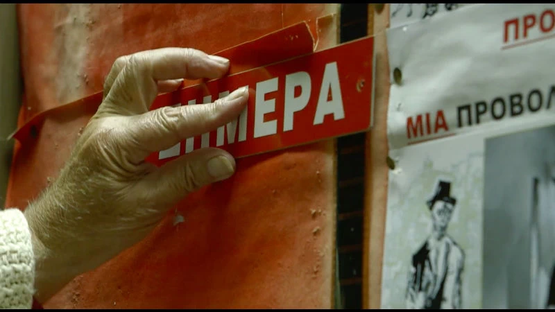 Η Μαρία Ντούζα βλέπει ταινίες στο «Θησείον» με γλυκό του κουταλιού σπιτίσιο - εικόνα 2